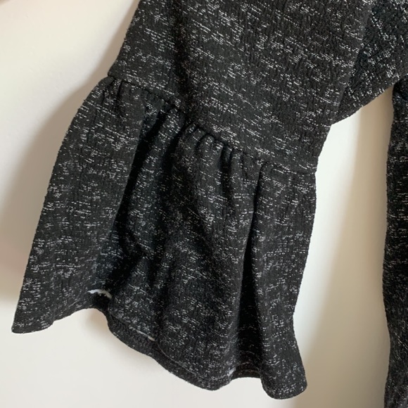 Black blouse with flares sleeves - Picture 2 of 3